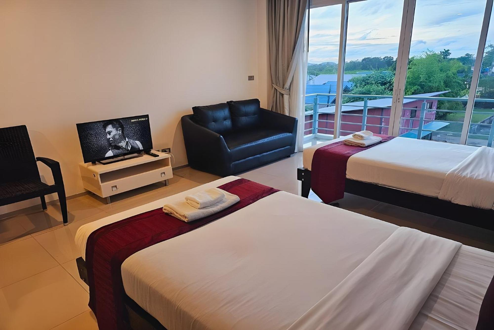 One World One Home Naiharn Hotel Rawai Extérieur photo