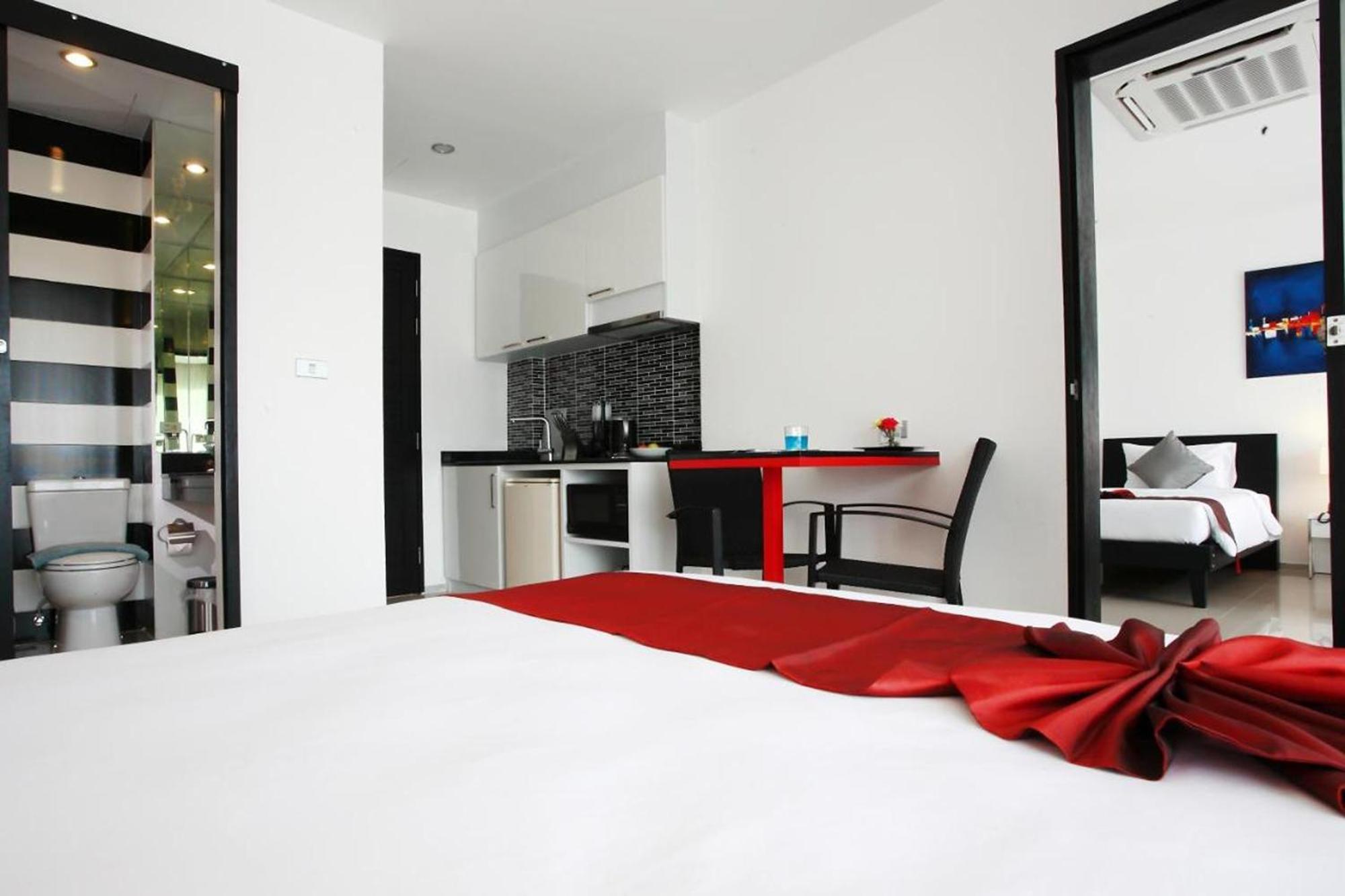 One World One Home Naiharn Hotel Rawai Extérieur photo