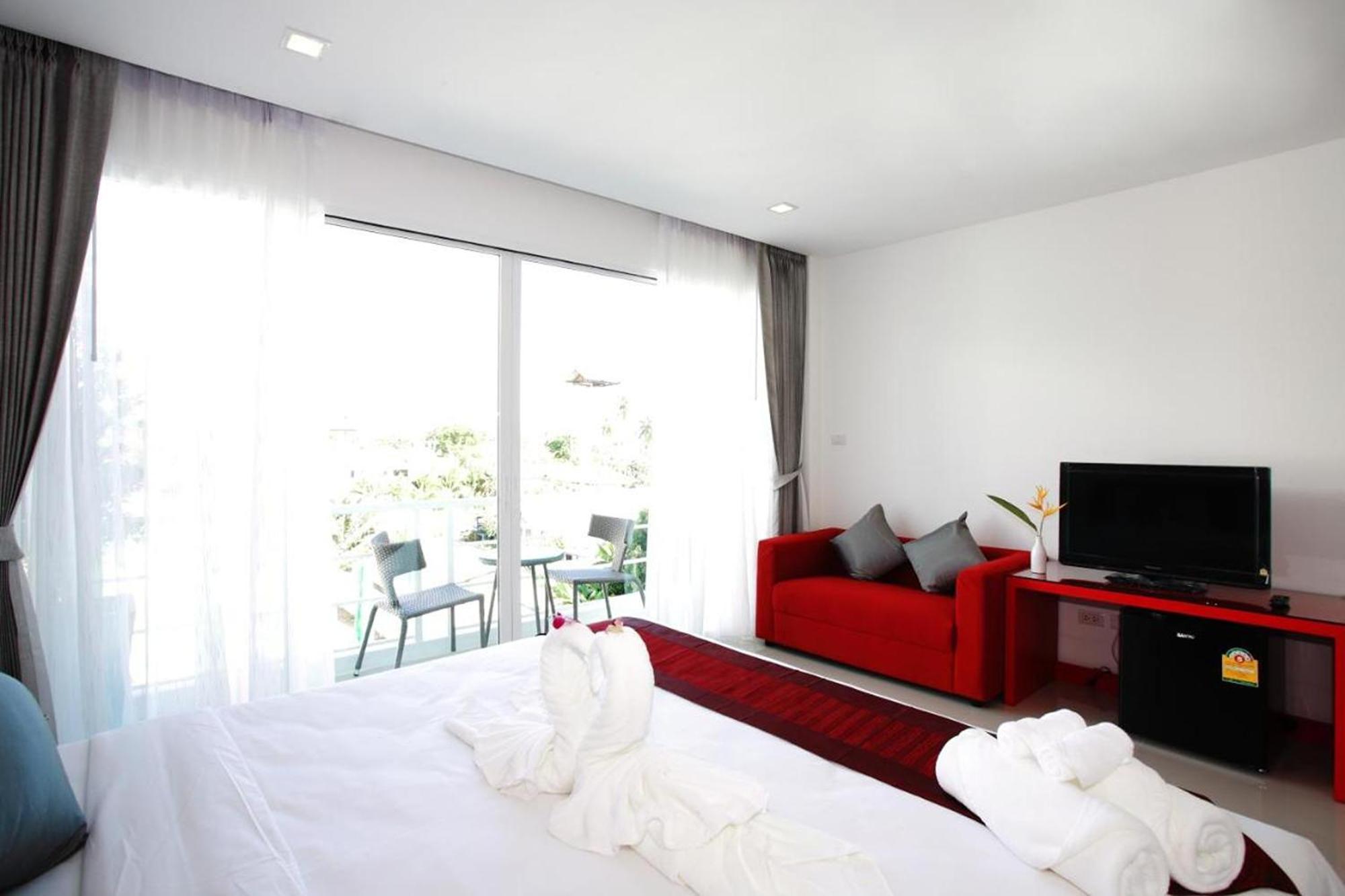 One World One Home Naiharn Hotel Rawai Extérieur photo