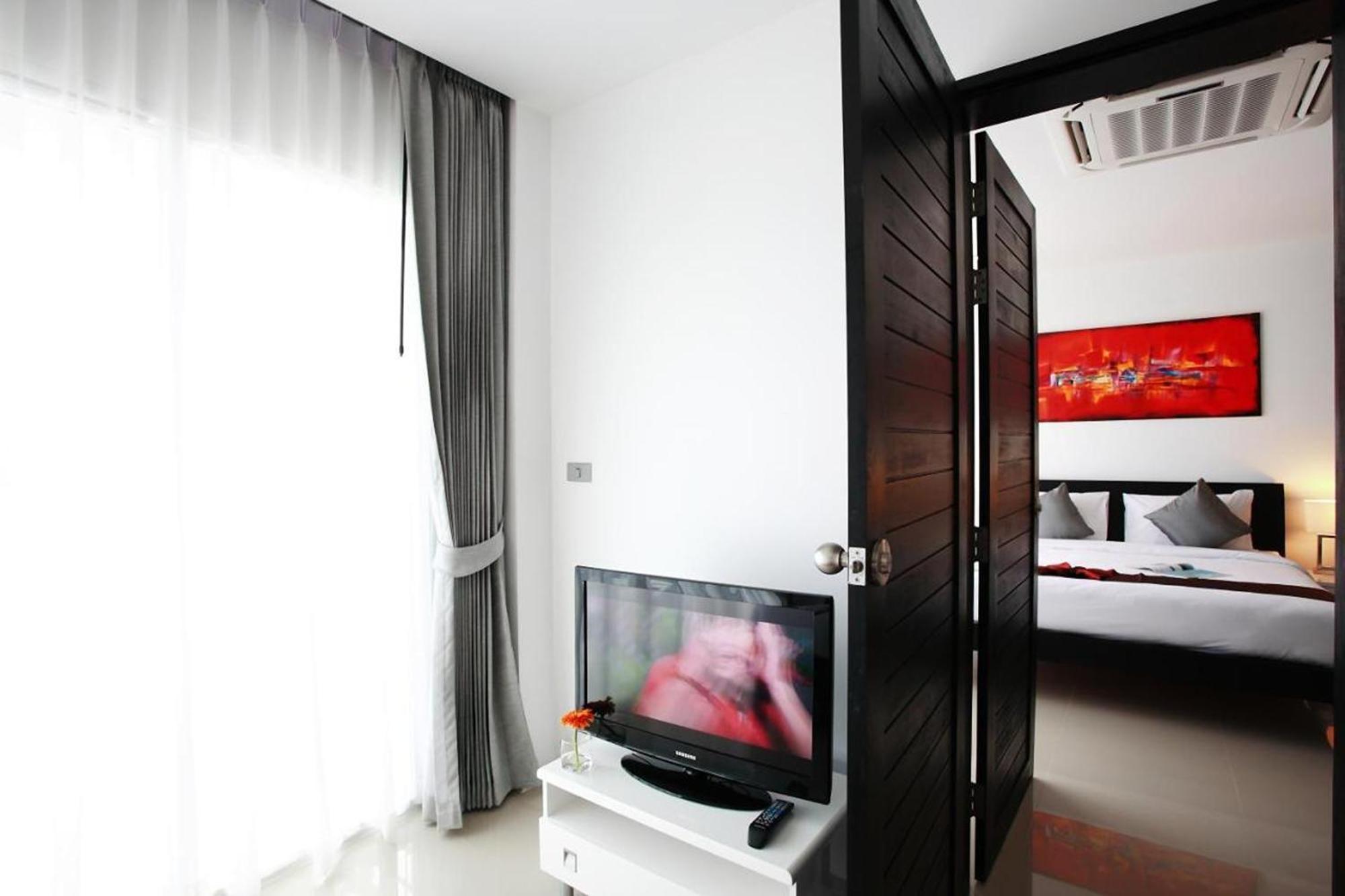One World One Home Naiharn Hotel Rawai Extérieur photo