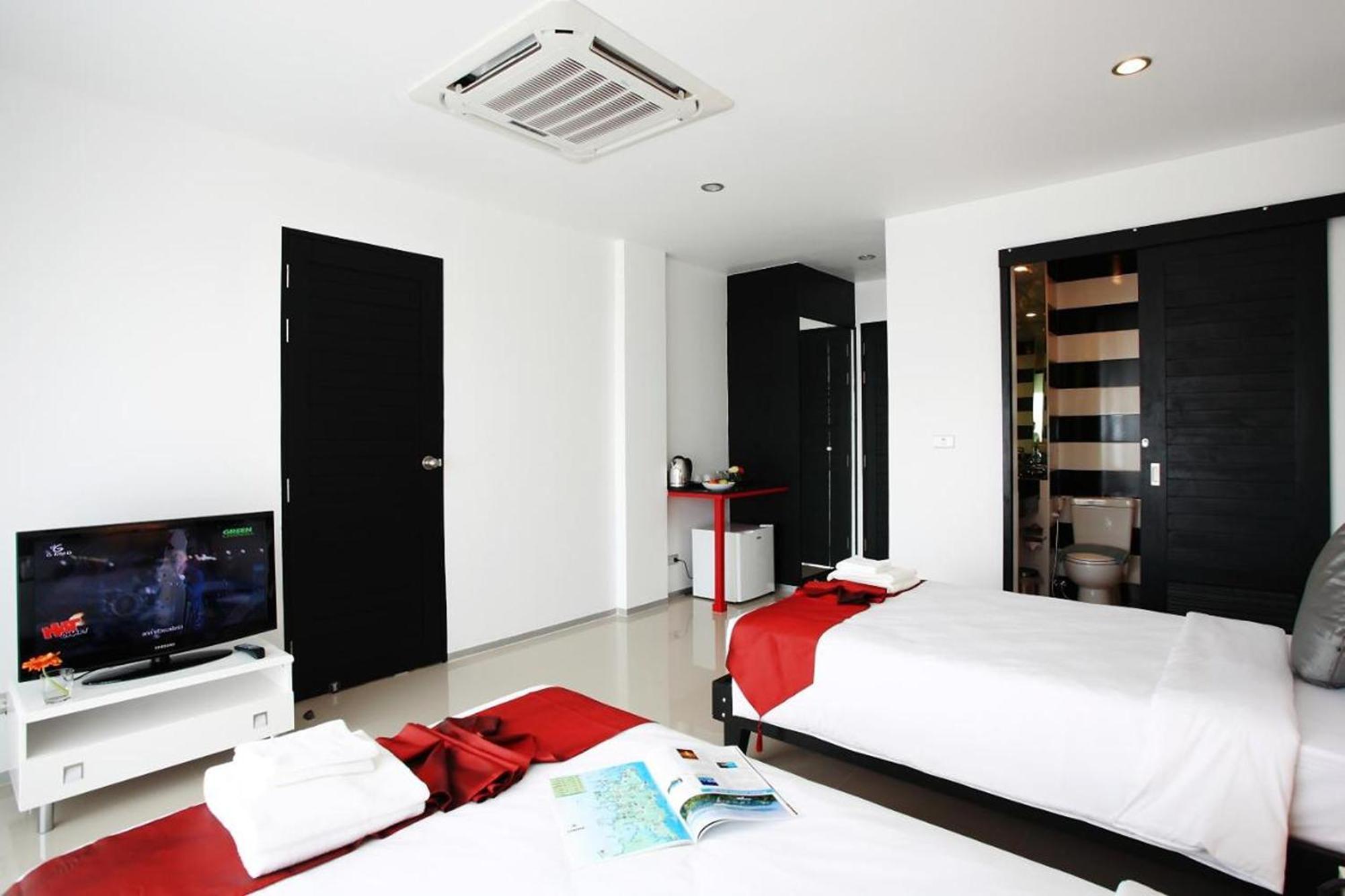 One World One Home Naiharn Hotel Rawai Extérieur photo