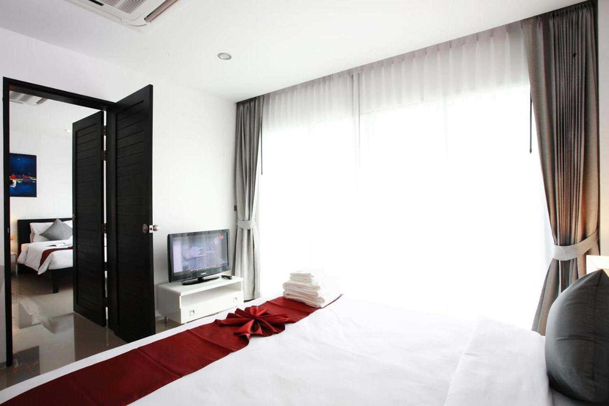 One World One Home Naiharn Hotel Rawai Extérieur photo