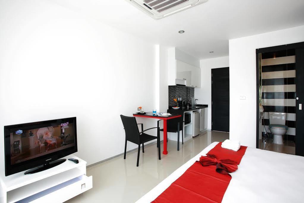 One World One Home Naiharn Hotel Rawai Extérieur photo