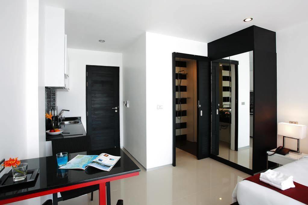 One World One Home Naiharn Hotel Rawai Extérieur photo